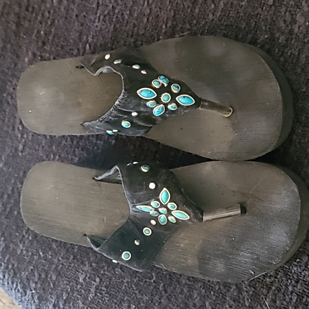 EUC platform sandals with turquoise look